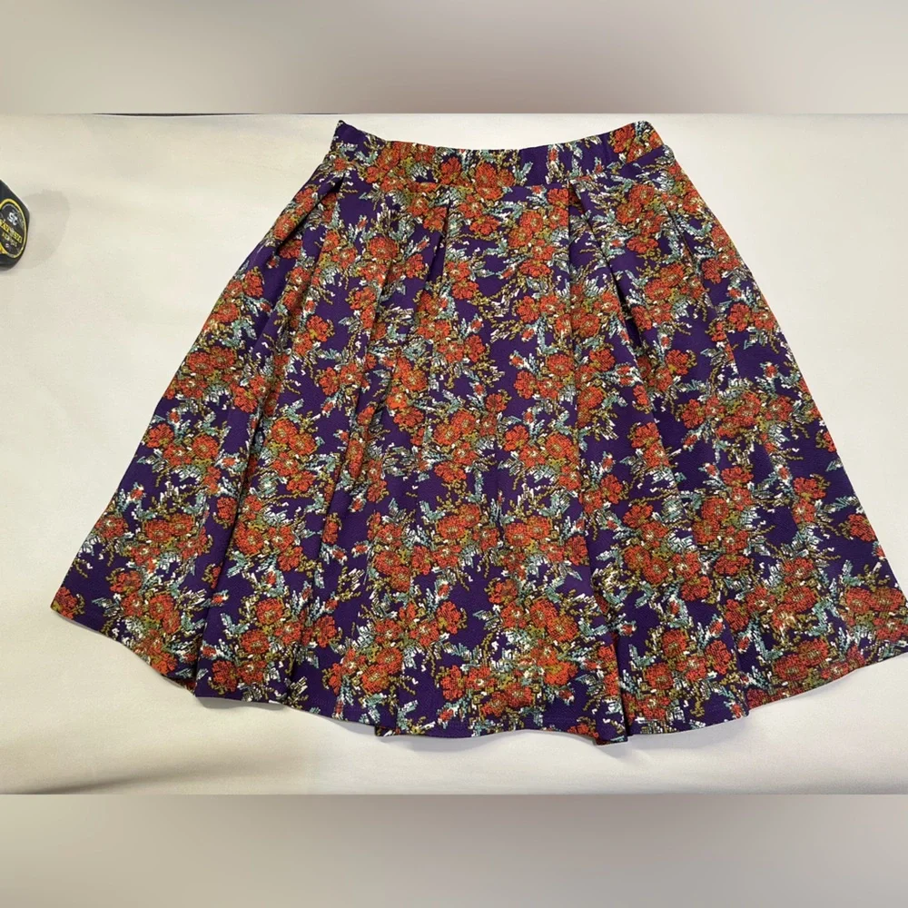 Lularoe medium floral pleated a line pull on midi skirt excellent condition